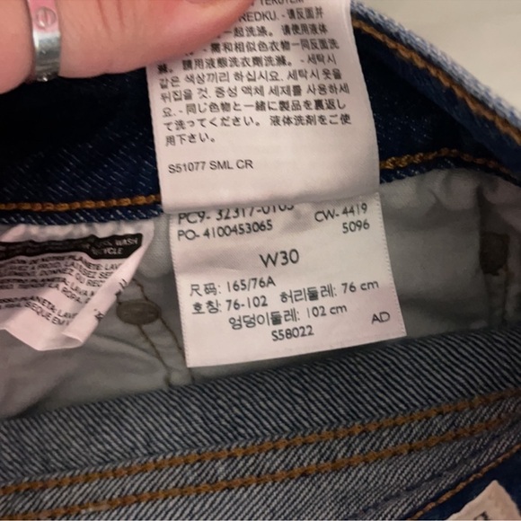 NWT LEVI MID RISE 501 SHORTS - Picture 6 of 6